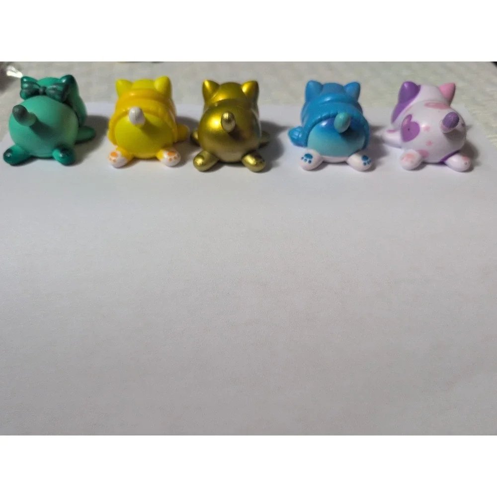 Aphmau Mystery MeeMeows Mini Figures Lot of 5 - Includes 3 GLOW IN THE DARK